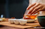 红茶绿茶，你真的会选吗？先了解它们的差异，再做决定